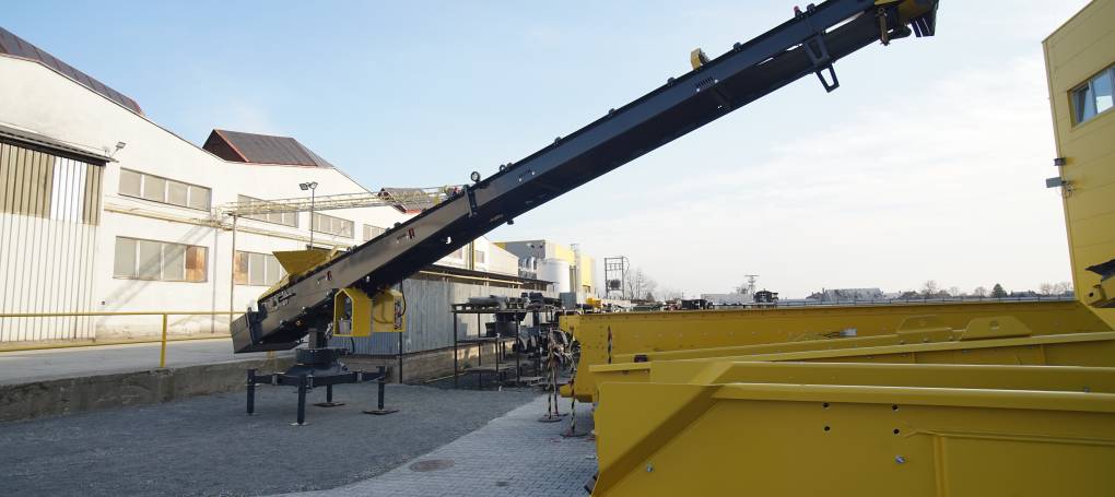 Keestrack S1e stacking conveyor