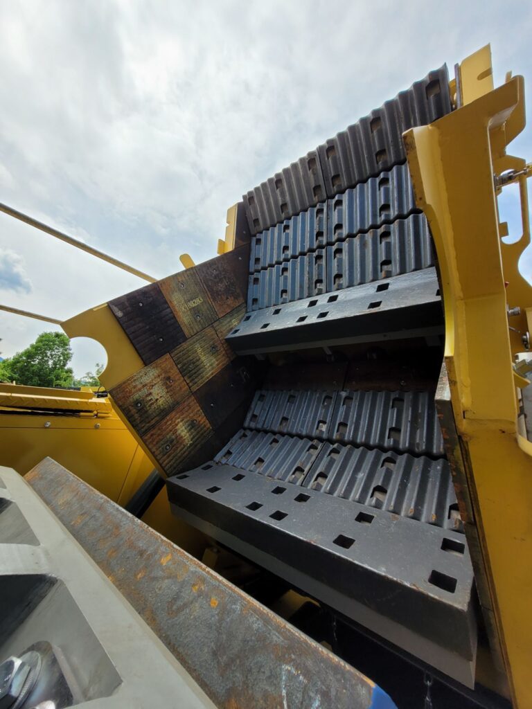 Keestrack R6 mobile impact crusher for sale
