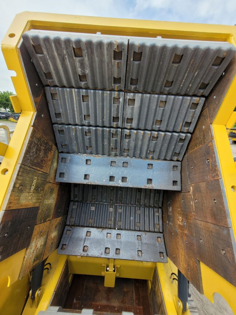 Keestrack R6 mobile impact crusher for sale